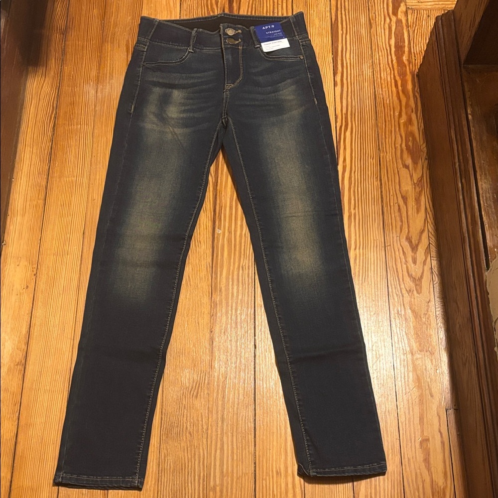 Apt. 9 Tummy Control Straight Leg Jeans size 4